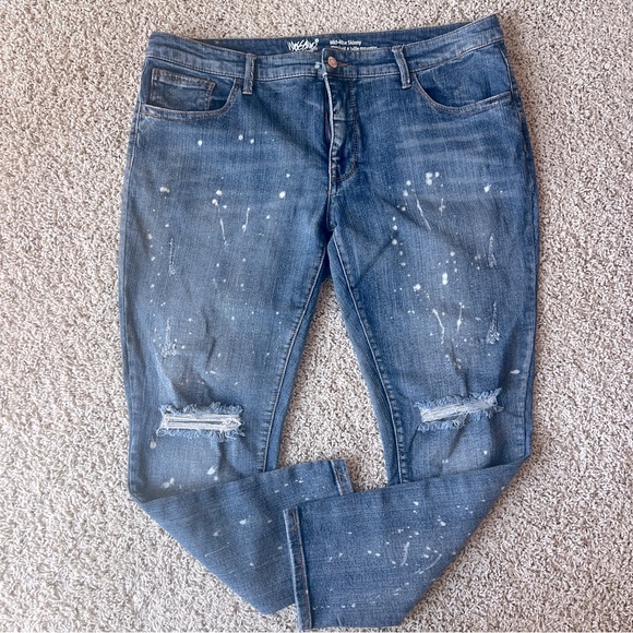 Mossimo Denim Mid-Rise Skinny Jeans Size 18/34 Distressed Splattered N7 - Picture 1 of 6